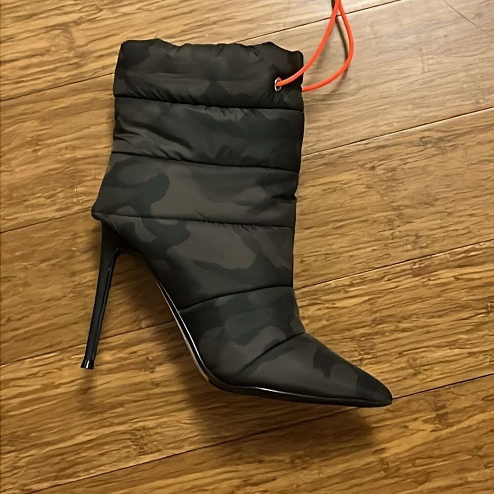 Steve Madden $150 Cloak Camo Print Puffer Drawstring Stiletto Booties Size 6M - Picture 5 of 6